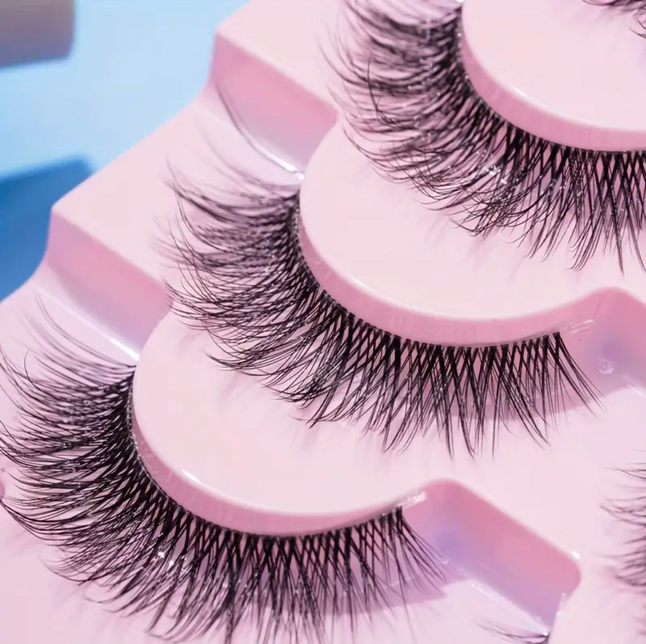 Feathered fishtail lashes